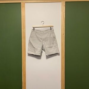 Lululemon mens light grey commission short 8”